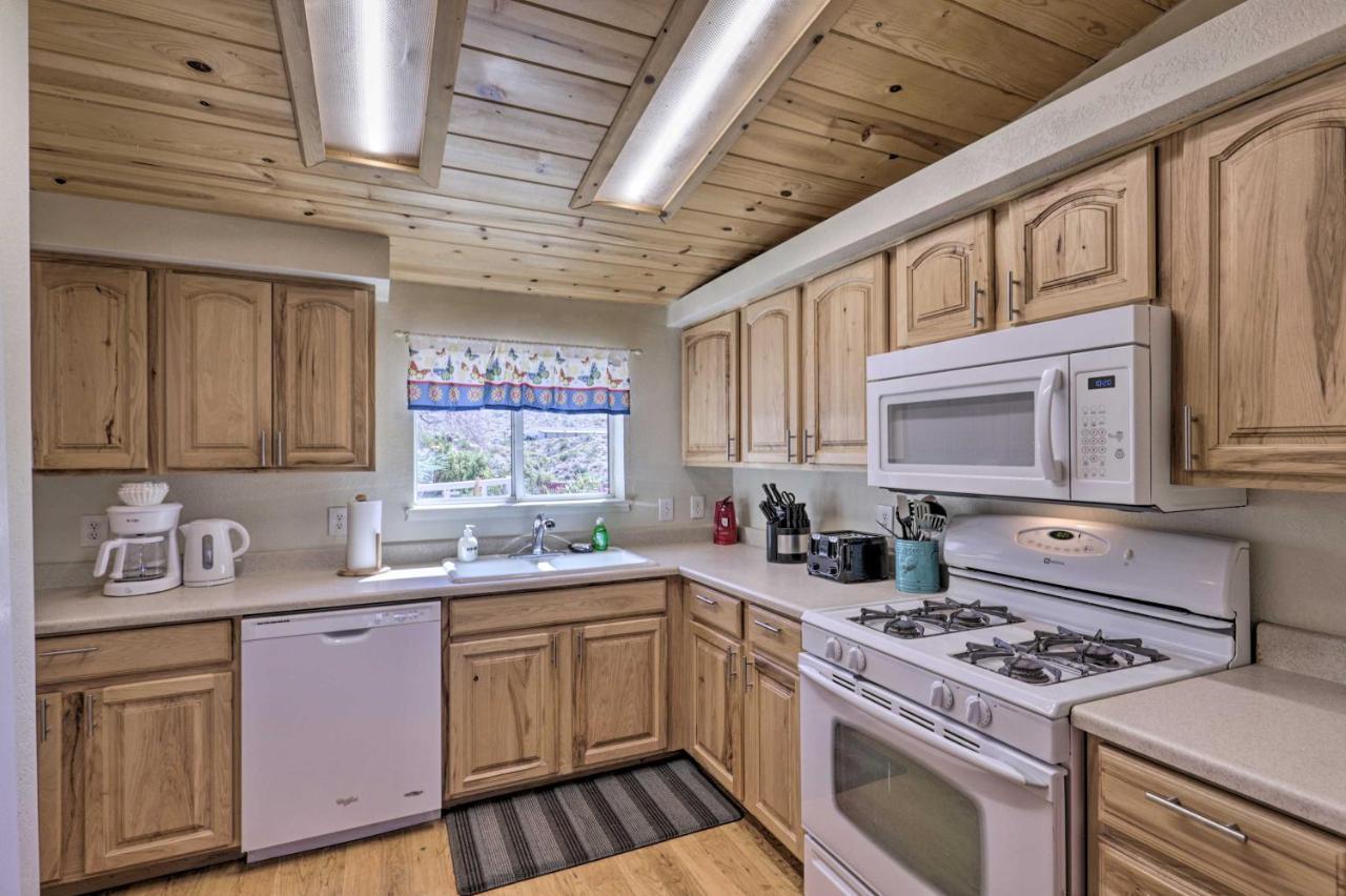 Rustic Bullhead City Retreat With Porch And Views Esterno foto