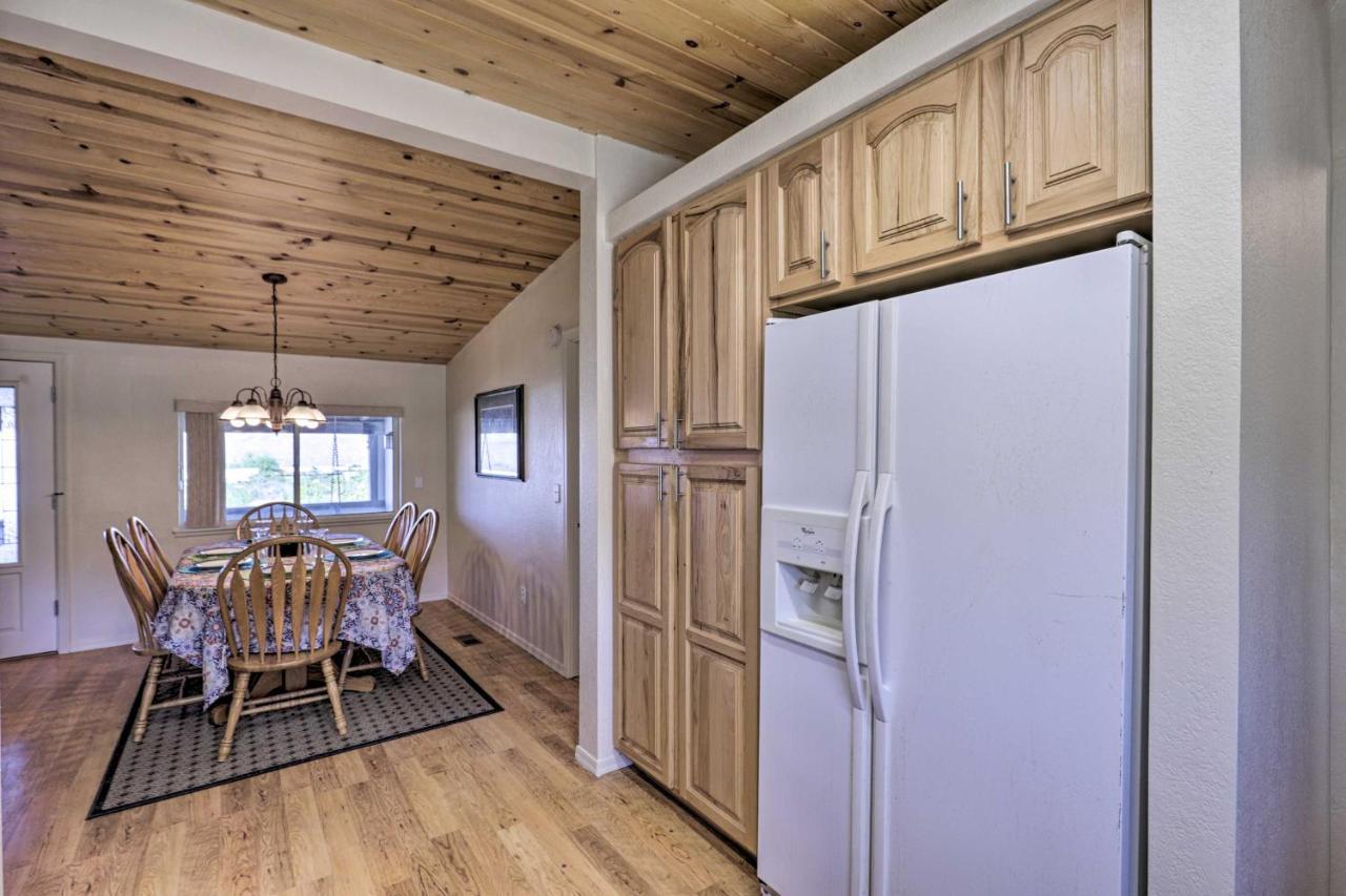 Rustic Bullhead City Retreat With Porch And Views Esterno foto